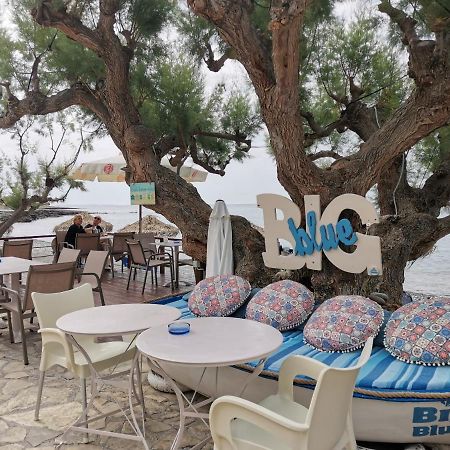 Βig Βlue Apartments Makrýgialos Exteriör bild