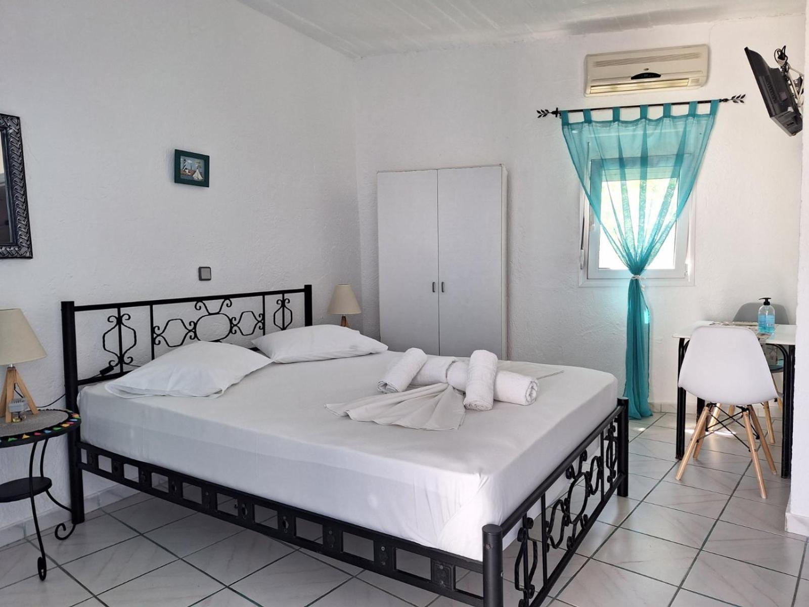 Βig Βlue Apartments Makrýgialos Exteriör bild