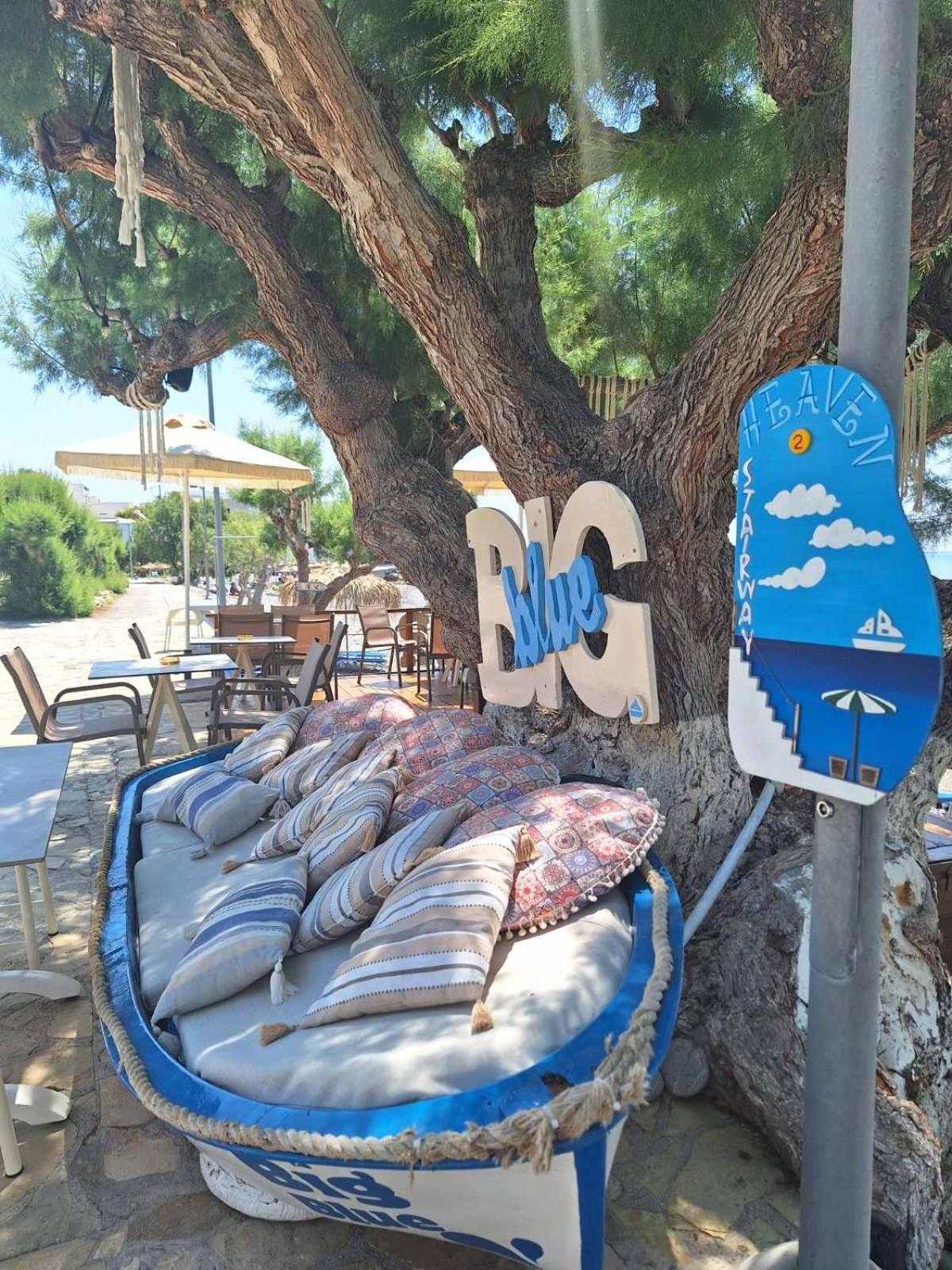 Βig Βlue Apartments Makrýgialos Exteriör bild