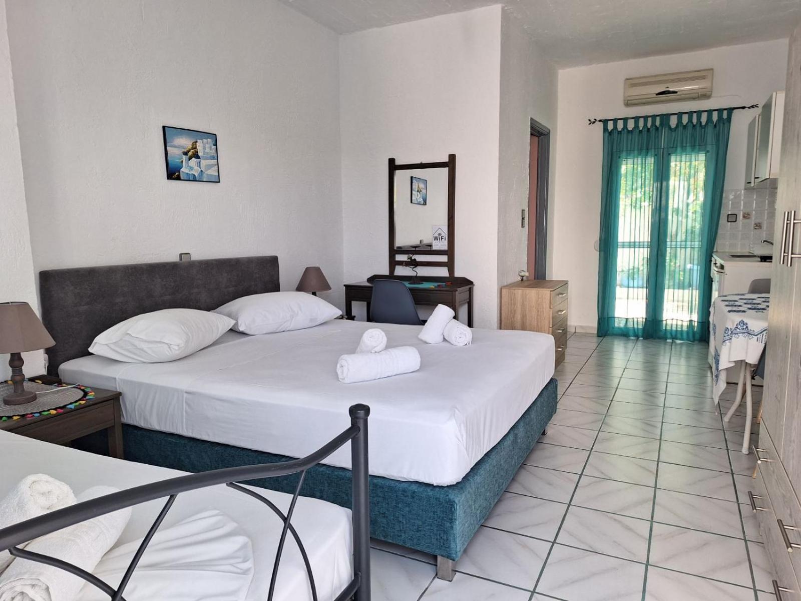 Βig Βlue Apartments Makrýgialos Exteriör bild