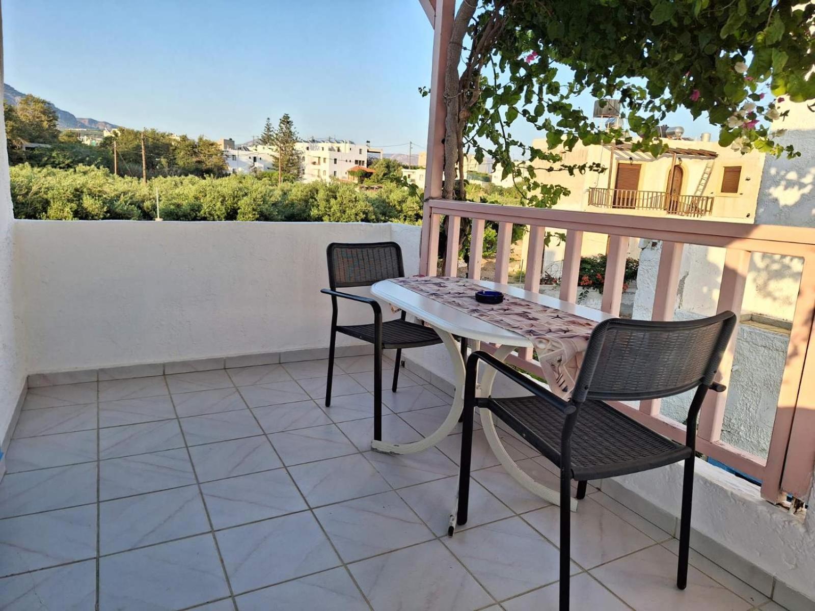 Βig Βlue Apartments Makrýgialos Exteriör bild