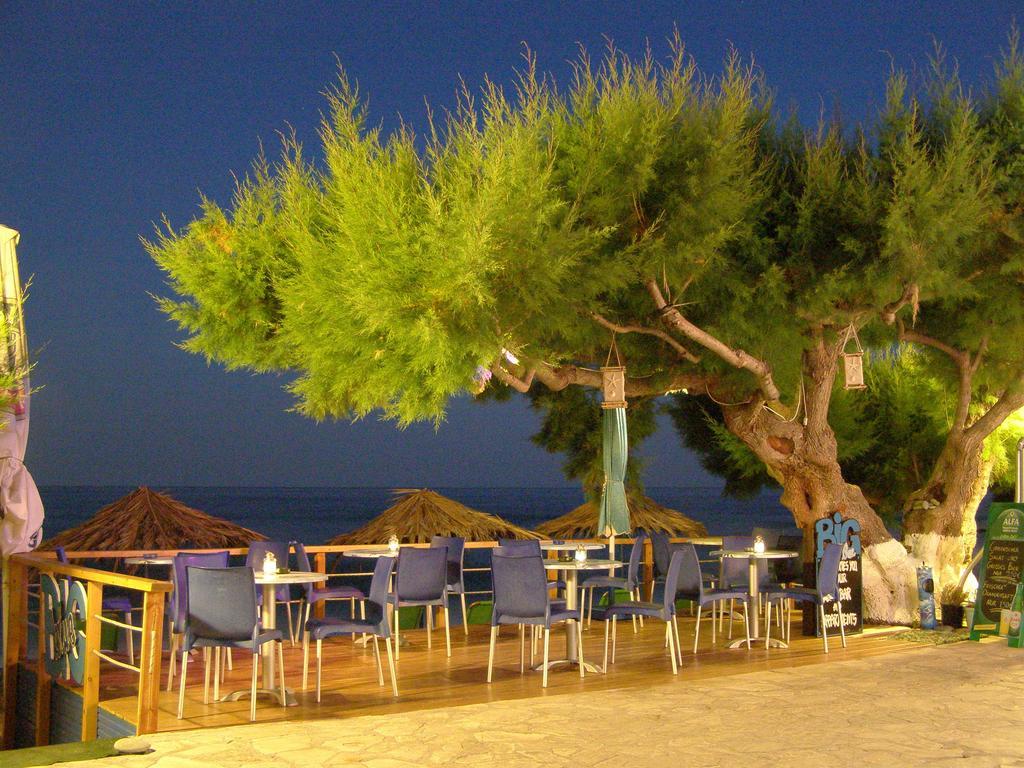 Βig Βlue Apartments Makrýgialos Exteriör bild